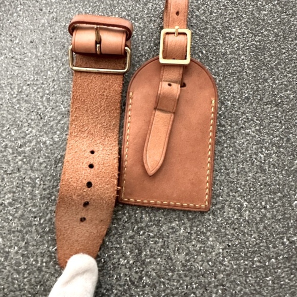 LOUIS VUITTON
Vachetta Luggage Tag : Poignet Set - Picture 4 of 15